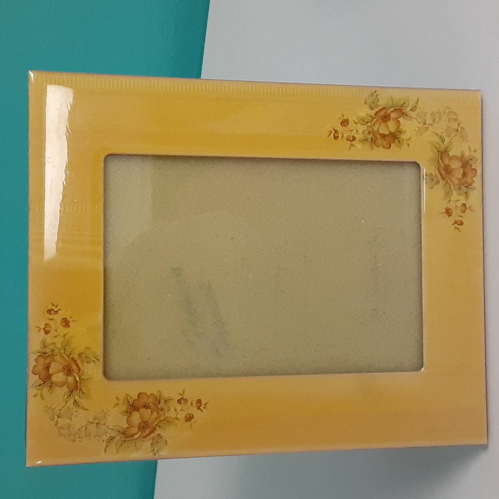 Vintage Bucklers, Inc. Picture Frame, Lacquered Floral Design, Cottage Neutral